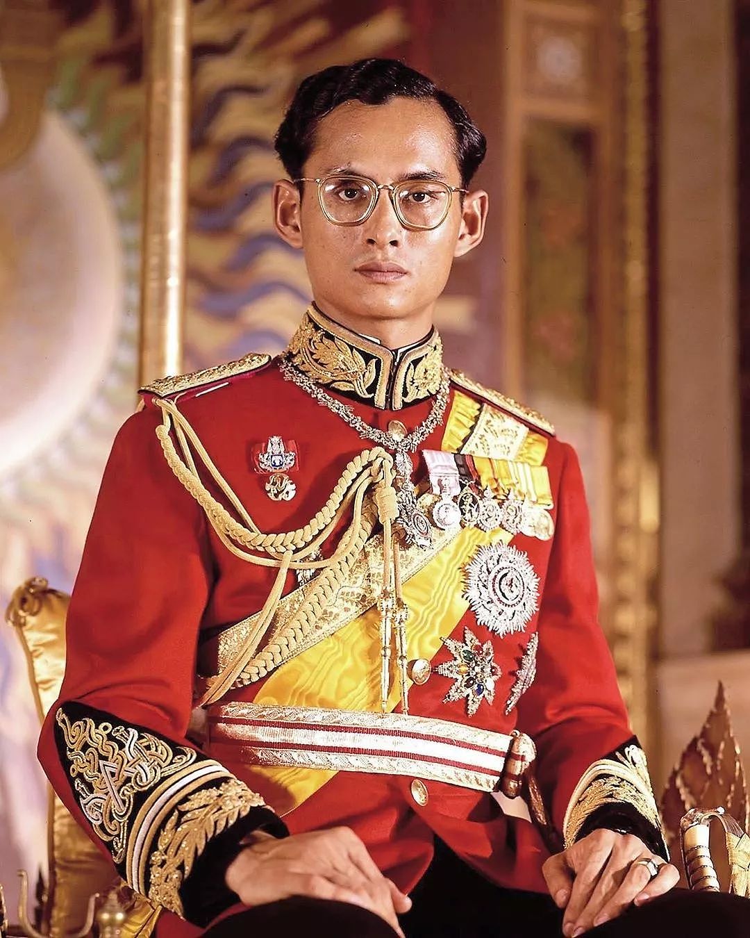 为了看新王妃的美照，泰国人民把网站挤瘫痪了…… - 2
