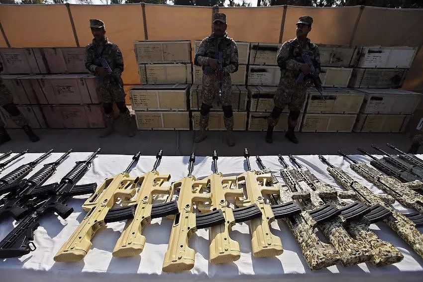 尴尬！巴基斯坦缴获一批国产迷彩97式步枪，涂装很皿煮｜轻武专栏 - 3