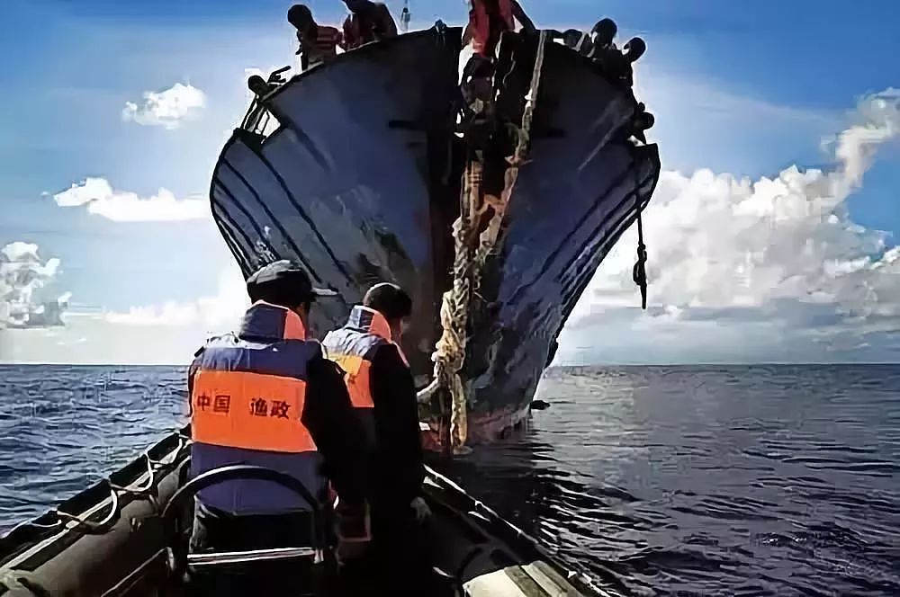 中国渔民海上捡到没人的豪华游艇，公海上杀人真的不犯法吗？ - 11