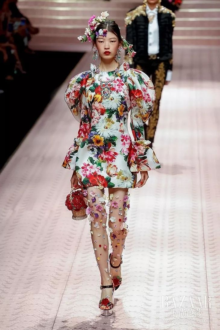 西西里的美丽传说再现！Dolce & Gabbana的T台上自信女孩们最美 - 21