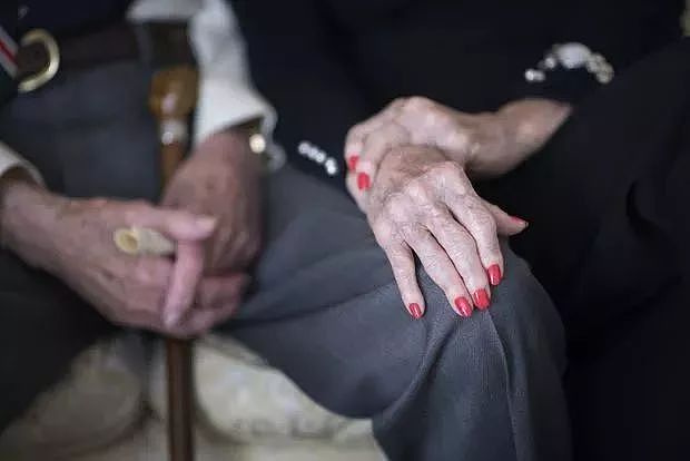 相恋73年的夫妻在去世前，做了这个让人意想不到的决定 - 21