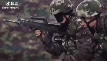 中国武警40秒换40个弹匣！95、AK、AR哪种换弹方式最好？｜轻武专栏 - 2