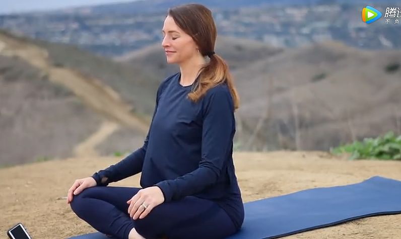 33岁离婚，46岁开始练习瑜伽，她的的座右铭是：瑜伽是最廉价也是最健康的整容手术！▷ 每日一练 - 2