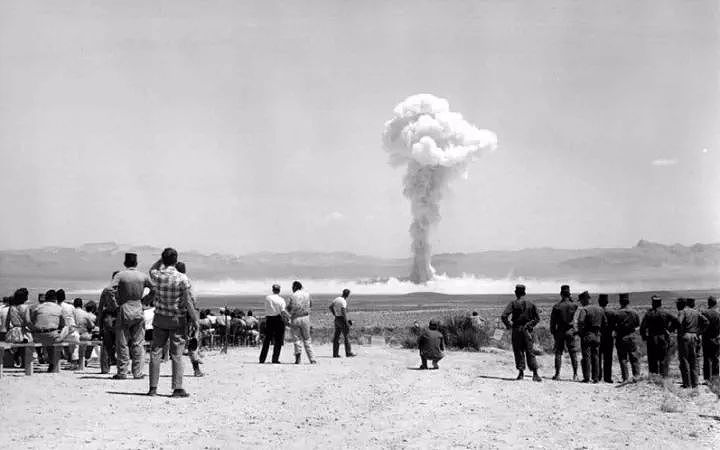 聚焦 | 比基尼背后的血腥秘密：美军12年用67枚核弹毁灭一个民族，核辐射人体实验危害至今 - 6