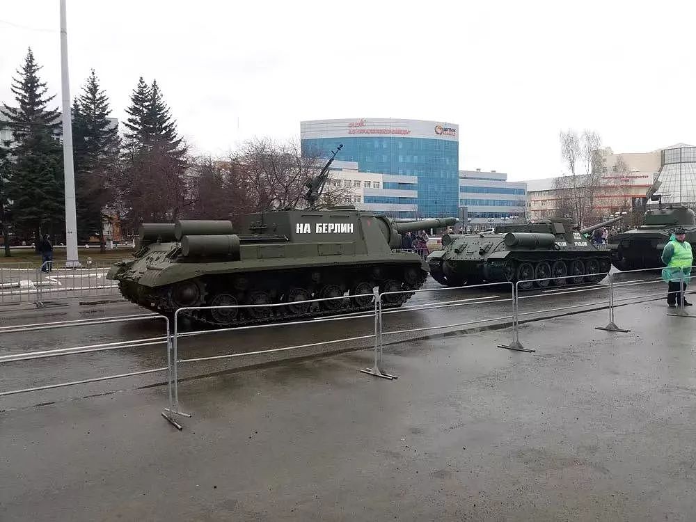 俄国阅兵把二战古董战车开上大街，T35坦克引起军迷一片尖叫 - 3