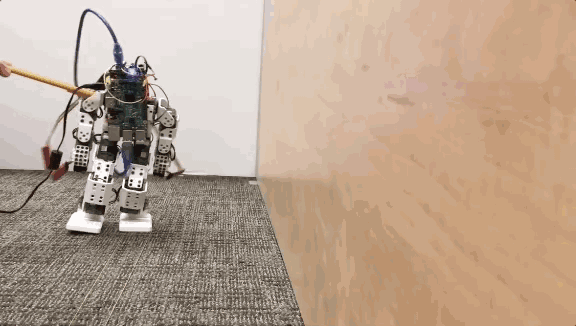 任推不倒！杜克大学这个机器人“小强”自己会扶墙 - 5