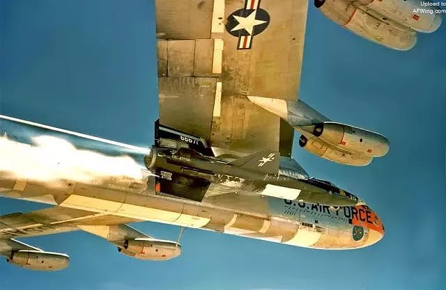 能飞6.7马赫的冷战黑科技，堪比导弹的X-15火箭飞机｜军武正片 - 11