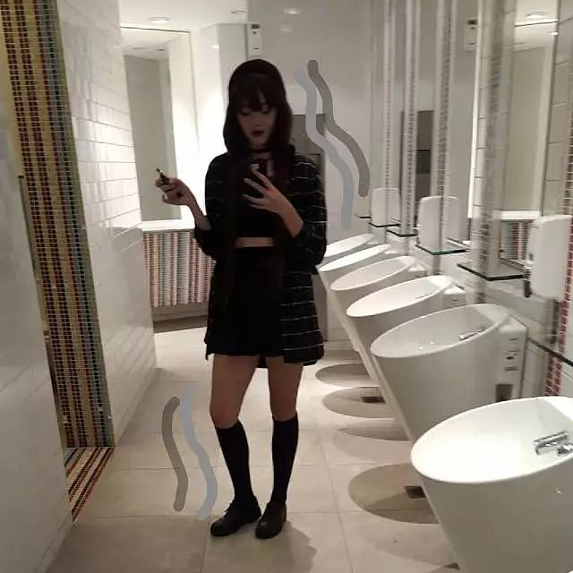 这位“宽眼距塌鼻梁”的18岁麻豆意外在Dior高定秀场走红，她会成为新加坡的“雎晓雯二代”吗？ - 35