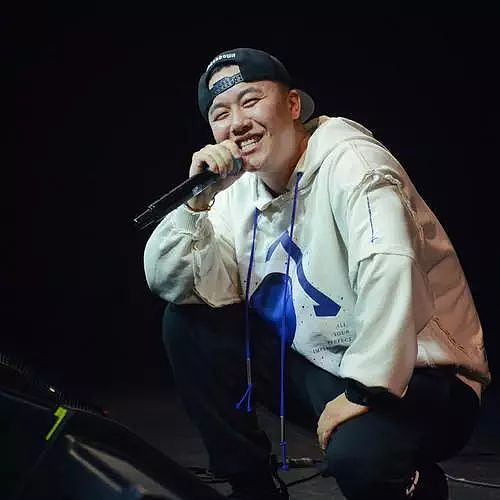 留学Rapper 3Bangz新歌diss易烊千玺涂粉底，被怼又说要磕头道歉？ - 32