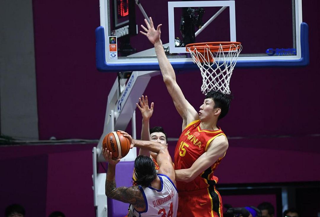 亚运会-中国红队险胜菲律宾，周琦25分7盖帽、克拉克森28分 - 1