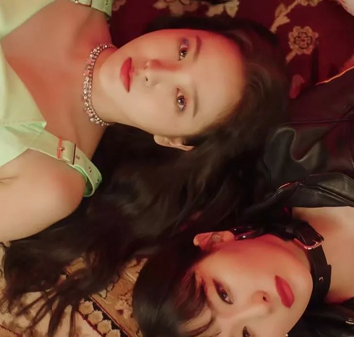 美人计 | 女团Red Velvet新歌回归造型有点迷，全靠颜值与妆容撑 - 32