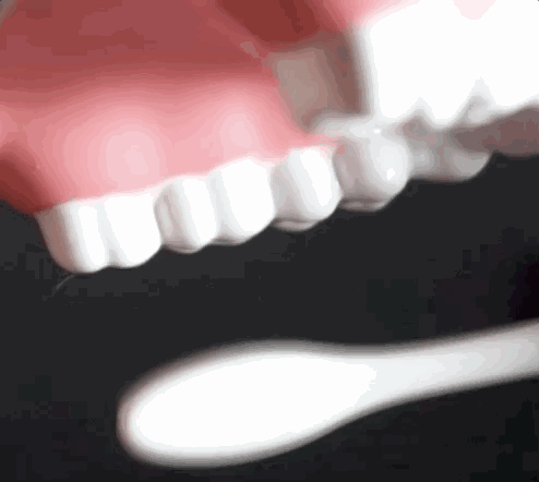 牙医手把手教你最实用的刷牙方法，1 步 1 动图！ - 12