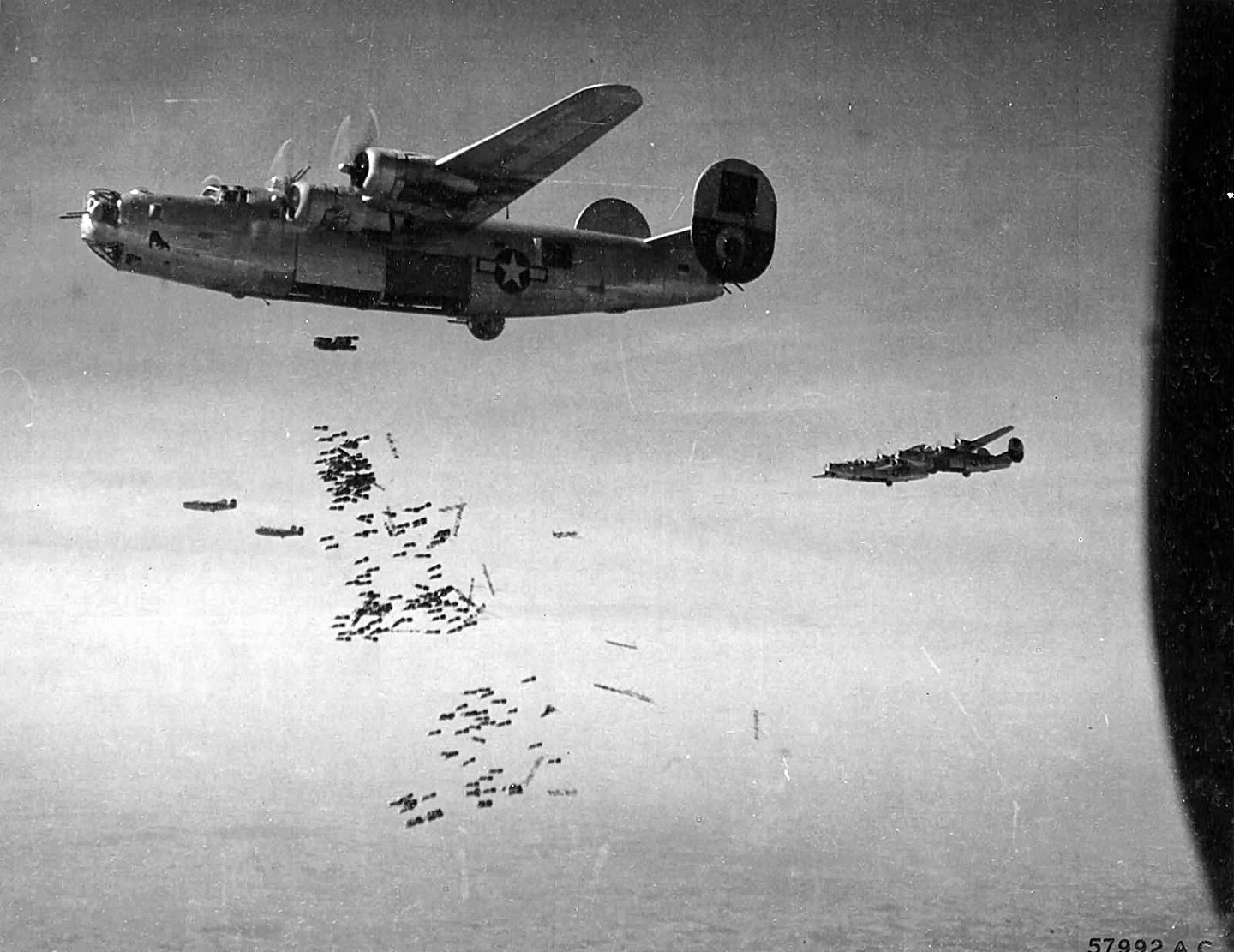 美国B-24轰炸机二战中生产18000架，四成是福特公司生产｜老照片 - 23