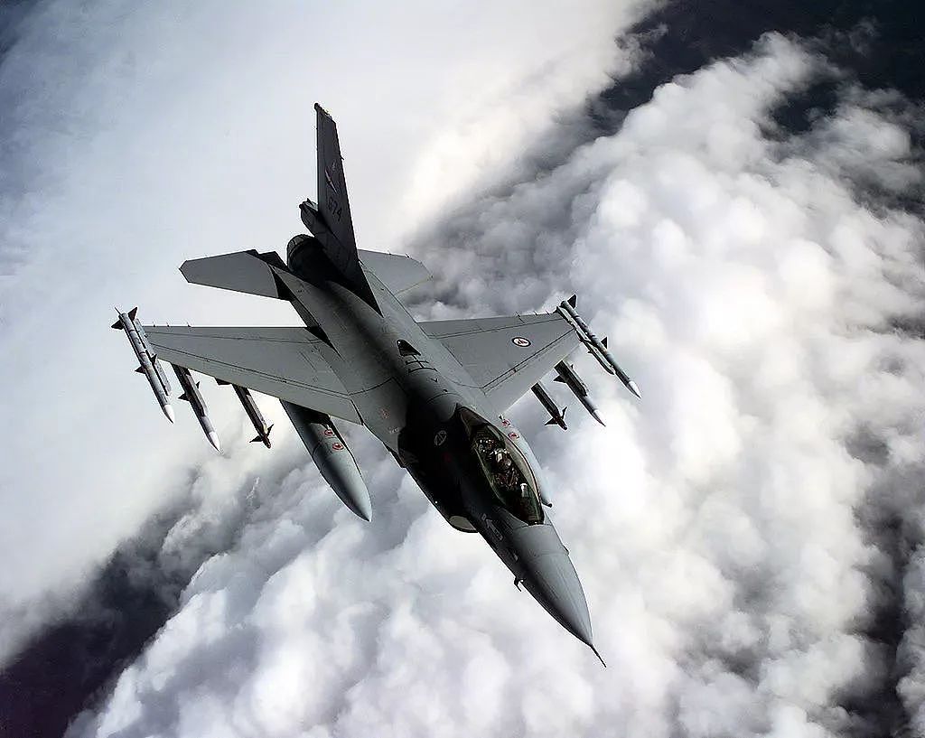 坠毁8架！美国卖给台湾的阉割版F-16，到底什么型号？｜军武正片 - 4