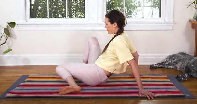瑜伽简易坐姿，每天3分钟，延缓衰老 ▷ 每日一练 - 11