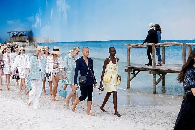 Chanel的包已满足不了我，从刚刚开始全世界女人都想穿它去踩沙滩！ - 3
