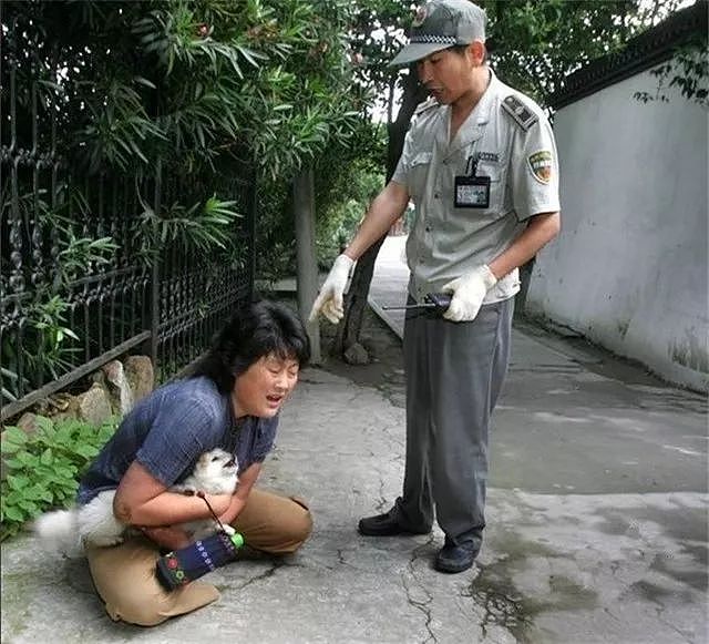 蒲江的警察蜀黍只用一招，就让养狗人“束手就擒”… - 10