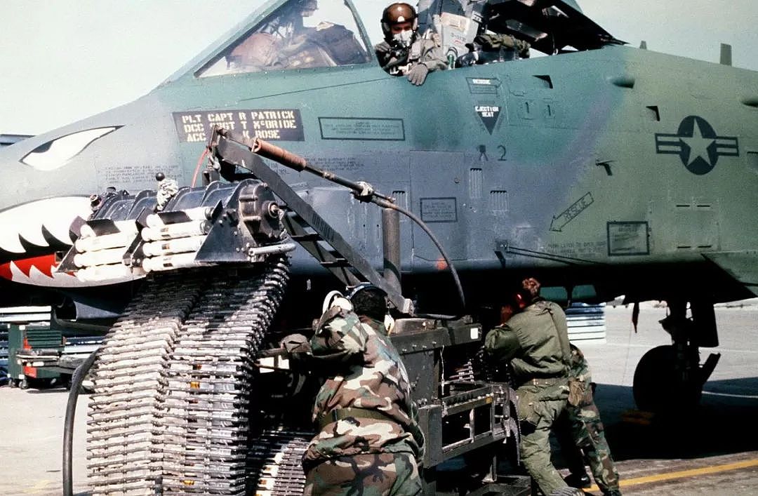 为什么A-10飞行员容易得睾丸癌？屁股下面机炮要负责｜军武正片 - 33