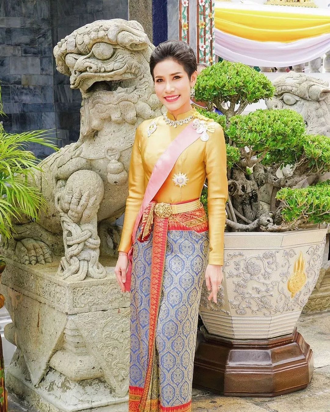 为了看新王妃的美照，泰国人民把网站挤瘫痪了…… - 27