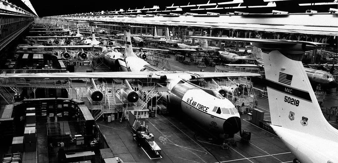 从战略运输机到巨型珍宝客机，波音747空中女王诞生记｜老照片 - 4