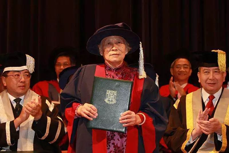 从文盲到香港大学院士：做了44年的底层保洁员，她得到了最大的尊敬 - 10
