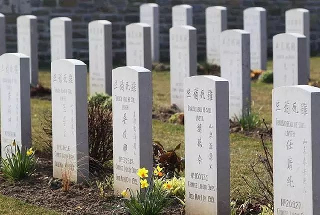 被忘记百年的中国人：他们在一战战场上干最危险可怕的工作，却吃野菜度日被当做牲畜 - 18