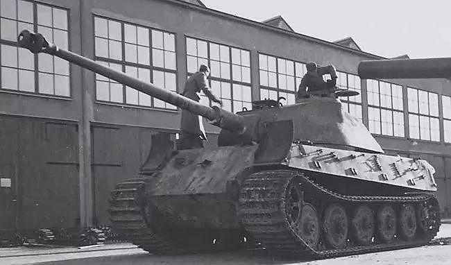 如今唯一能动的虎式坦克，发动机居然是这辆保时捷虎王的？｜老照片 - 12