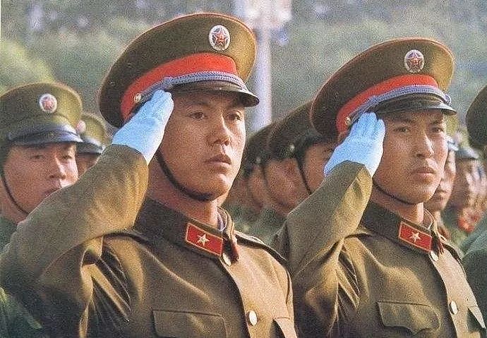 将军看到一级士官需要敬礼吗？详解中国解放军军衔制度 - 12
