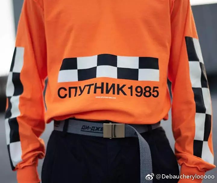 俄罗斯的时装可比足球好看多了，比如维特萌 - 30