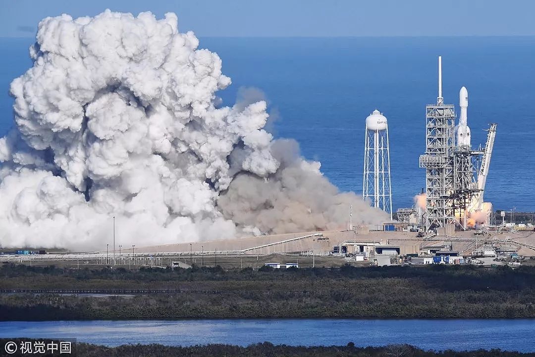 现役运力最强火箭 SpaceX「重型猎鹰」首飞成功；数千 Android 设备感染挖矿蠕虫病毒| 极客早知道 - 4