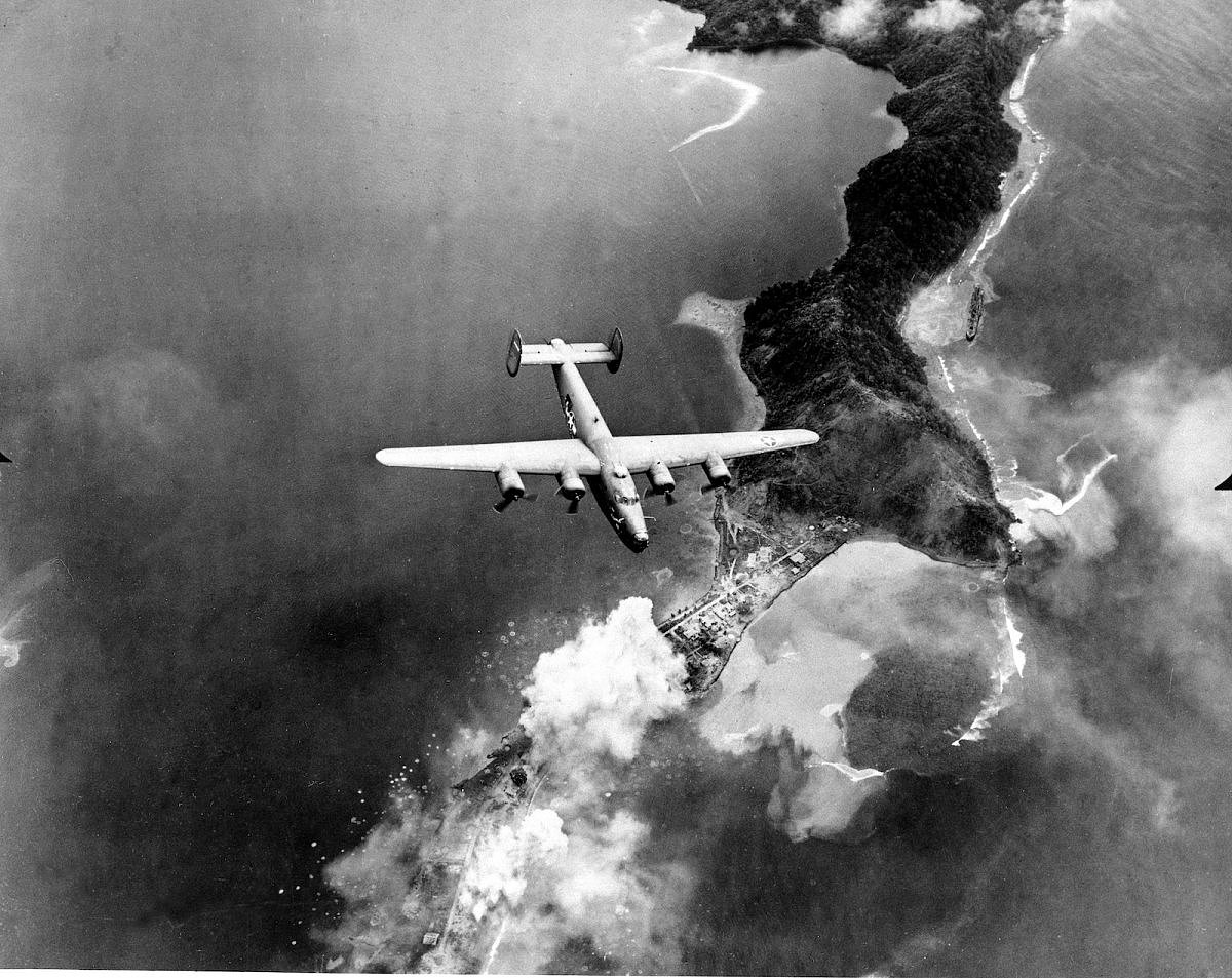 美国B-24轰炸机二战中生产18000架，四成是福特公司生产｜老照片 - 15