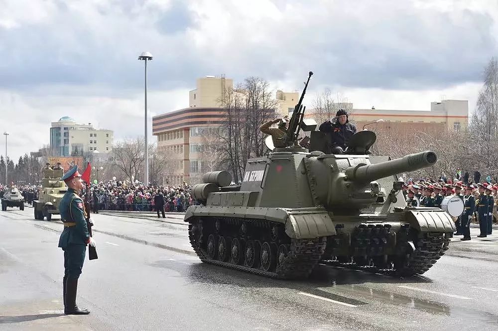 俄国阅兵把二战古董战车开上大街，T35坦克引起军迷一片尖叫 - 23