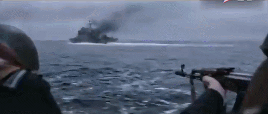 最真实残酷的海战电影，朝鲜T34坦克艇VS韩军舰的场面太震撼了！| 军武电影 - 16