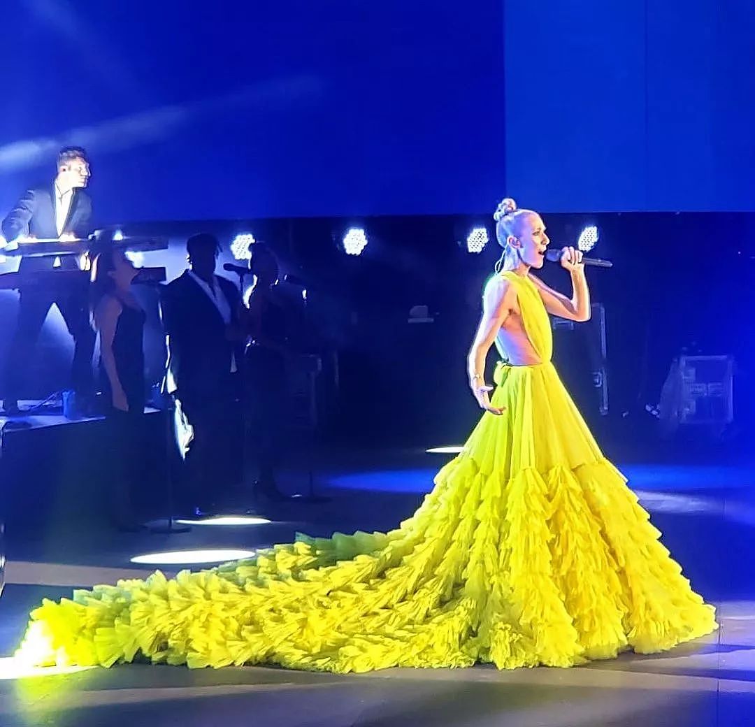 51岁的Celine Dion不需要少女感，那个唱着“我心永恒”的她又回来了！ - 11