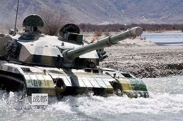 国防部官宣“15式”新型坦克已服役！中国这款新轻坦好在哪？ - 11