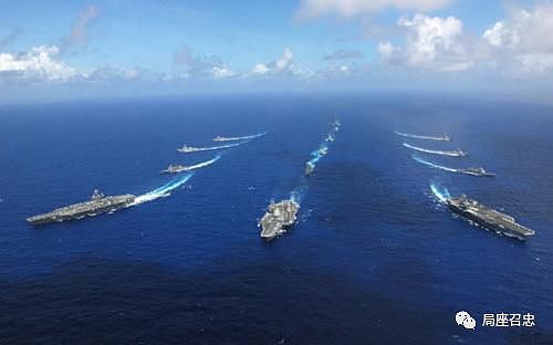 看到中国40艘鱼贯而出的庞大舰队，美军的航母坐不住了吗？ - 8