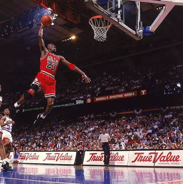 迈克尔·乔丹生日快乐！100张经典照片回顾“篮球之神”的封神路！ - 35