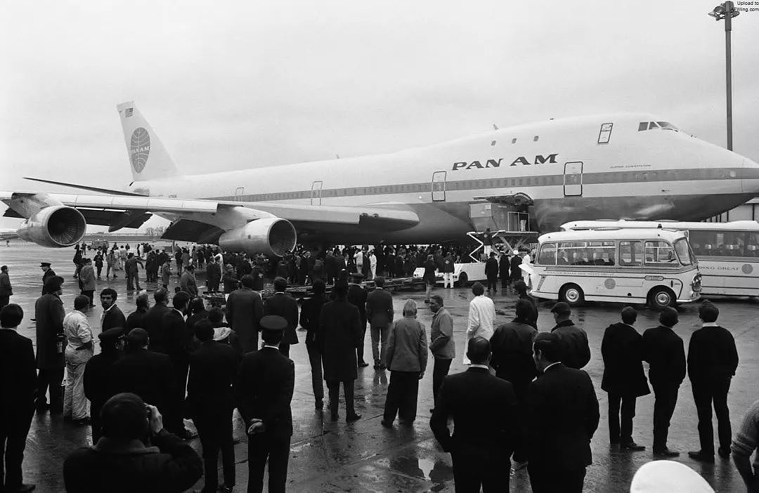 从战略运输机到巨型珍宝客机，波音747空中女王诞生记｜老照片 - 36