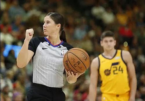 她是职业男篮首位女裁判 控告NBA性别歧视却前途尽毁 - 3