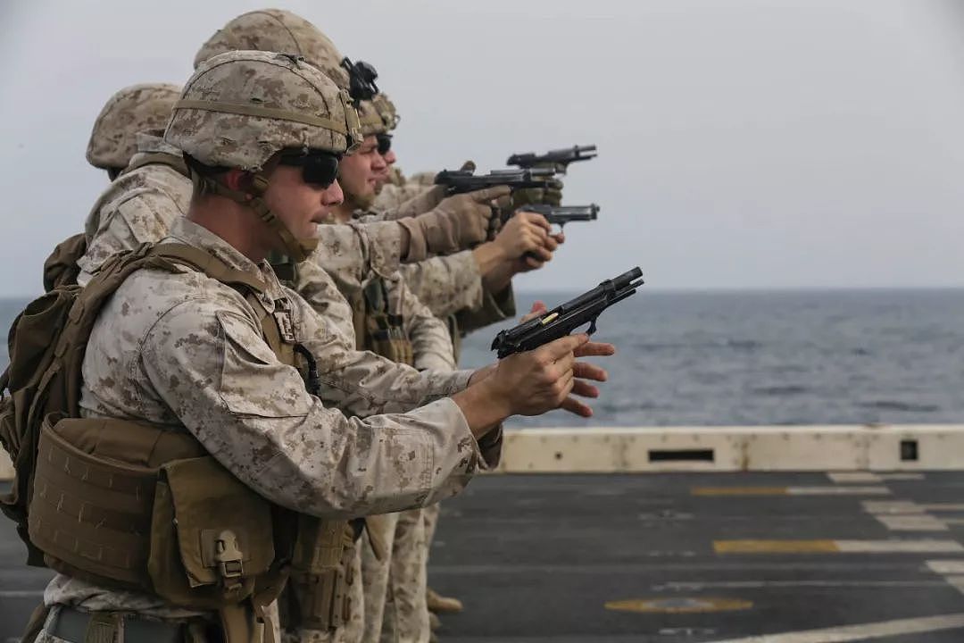 美国海军陆战队采购新型手枪，单价仅与国产千元智能手机相仿！ |  军情晚报 - 10