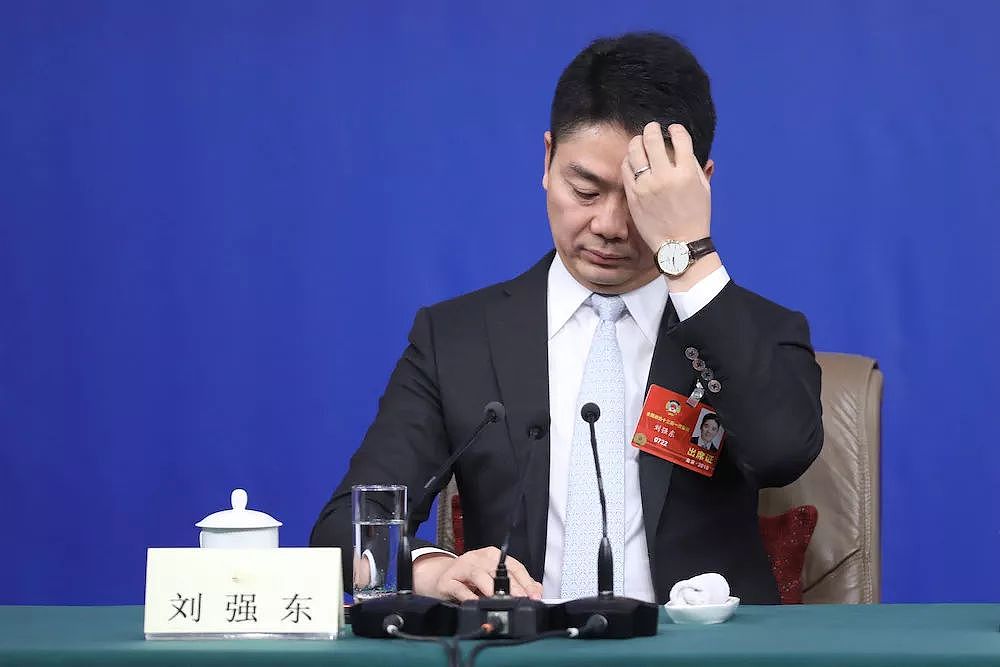 刘强东案调查已完成 / iPhone XS 首拆，电池缩水 / 电竞选手首登老牌体育杂志封面 - 3