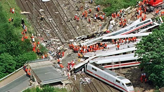时代 | 世界第一脱轨事故：德国“高铁”因一个车轮酿成巨大悲剧 - 25