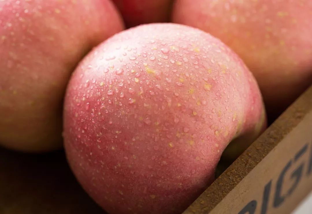 凭实力刷新味蕾的红富士苹果，尝鲜价10斤29.9元，还顺丰包邮！ - 5