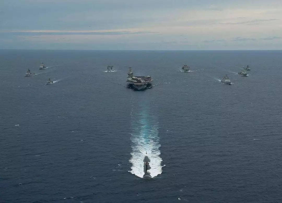 群殴航母？中国56艘无人艇编队现身南海，画面太震撼了 - 11
