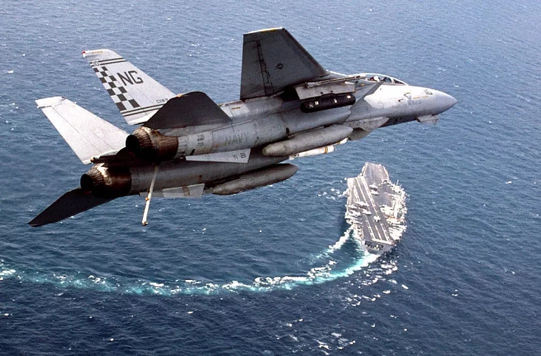 最手残的乘客：美军军官坐F-14战机误将自己弹射出座舱｜军情晚报 - 4