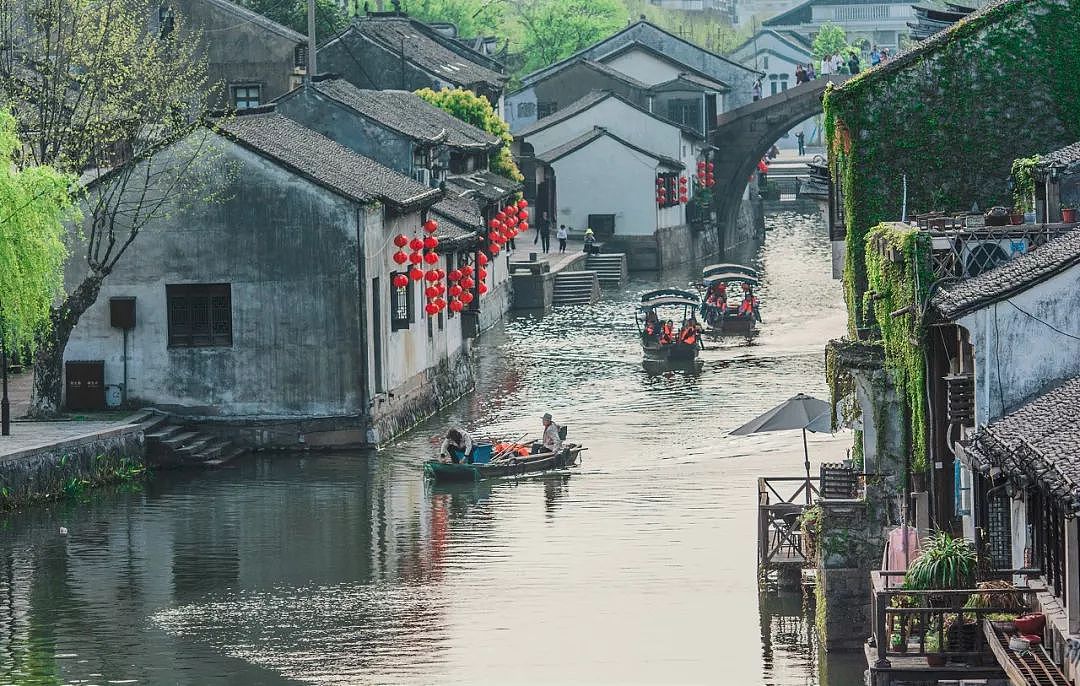 它是中国第一座被列入世界文化遗产的江南小镇，没有乌镇周庄盛名，竟是如此迷人！ - 8