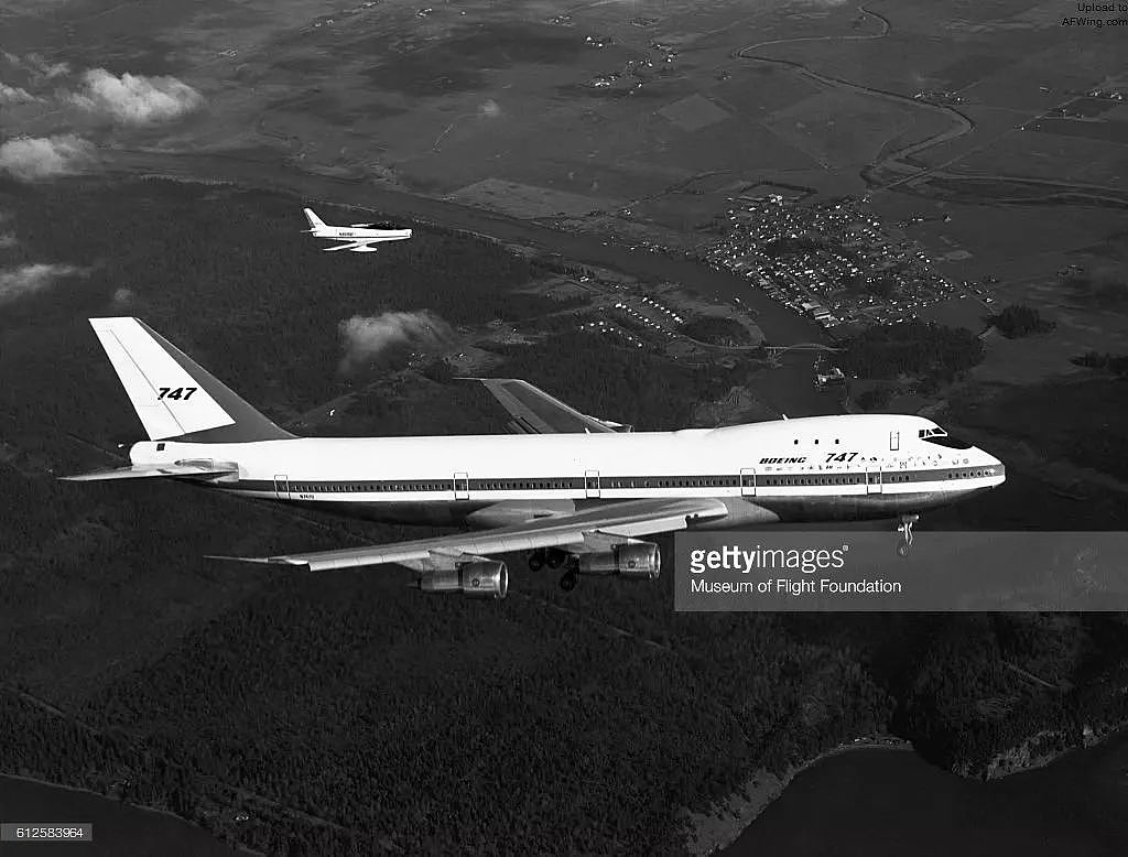 从战略运输机到巨型珍宝客机，波音747空中女王诞生记｜老照片 - 31