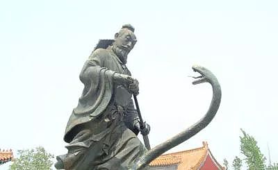 刘邦斩白蛇起义，白蛇临死时说这么一句话，影响汉朝200年基业 - 5