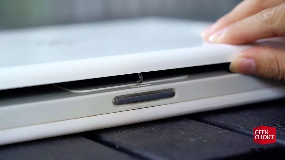 苹果 15 年前的入门笔记本，比今天的 MacBook 强在哪？｜极客博物馆 - 7