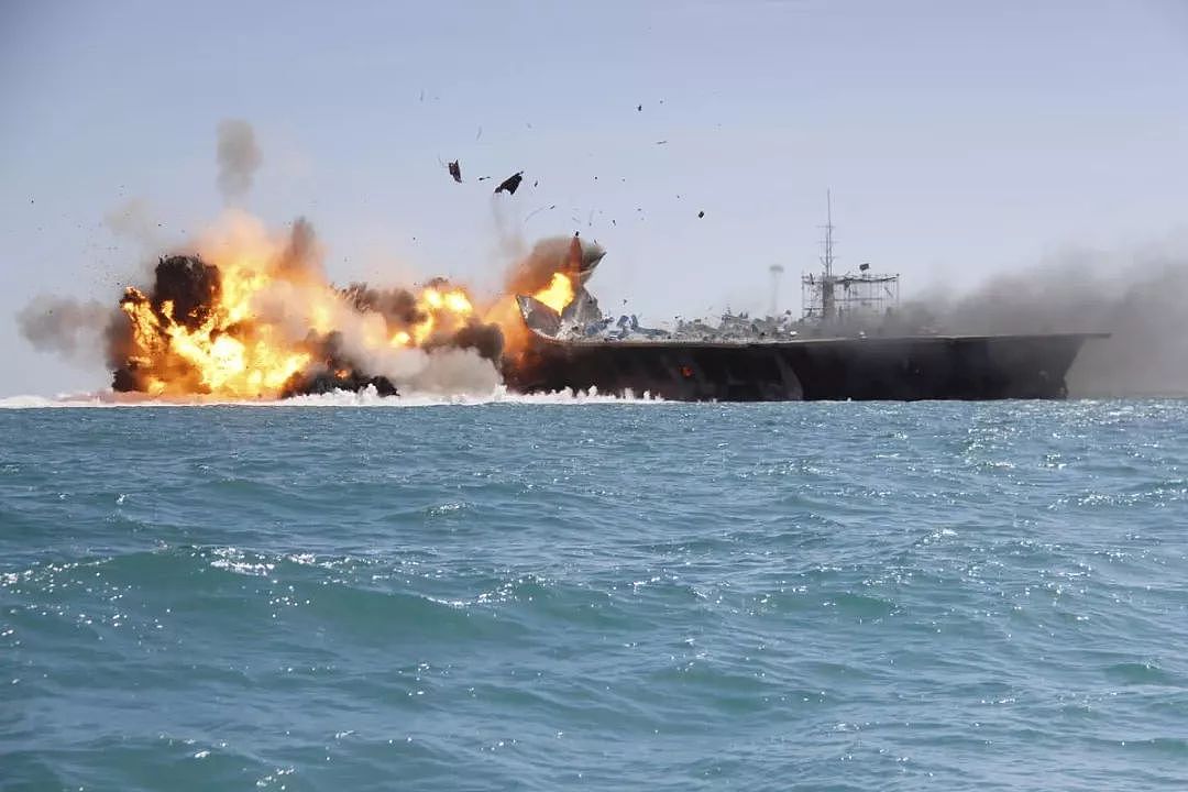 罗斯福号航母进入波斯湾：警报！大批伊朗快艇来袭，这不是演习！ - 12